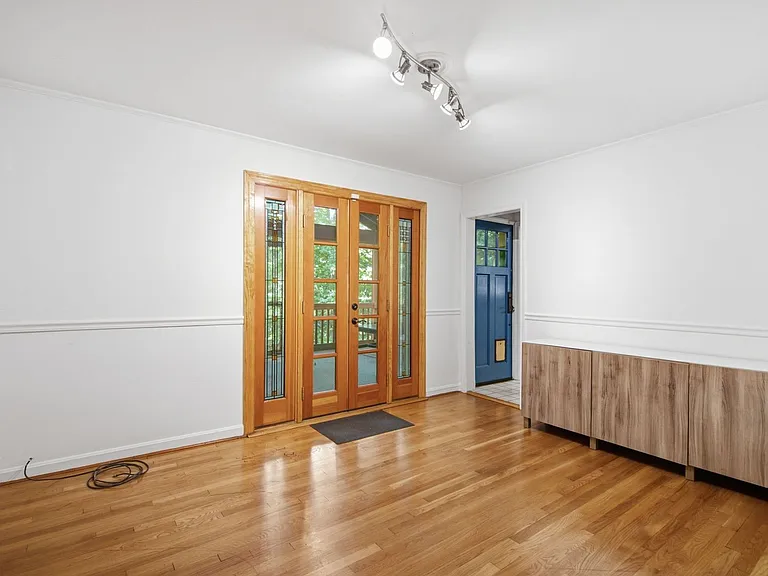110 Devon Ct — Photo 10