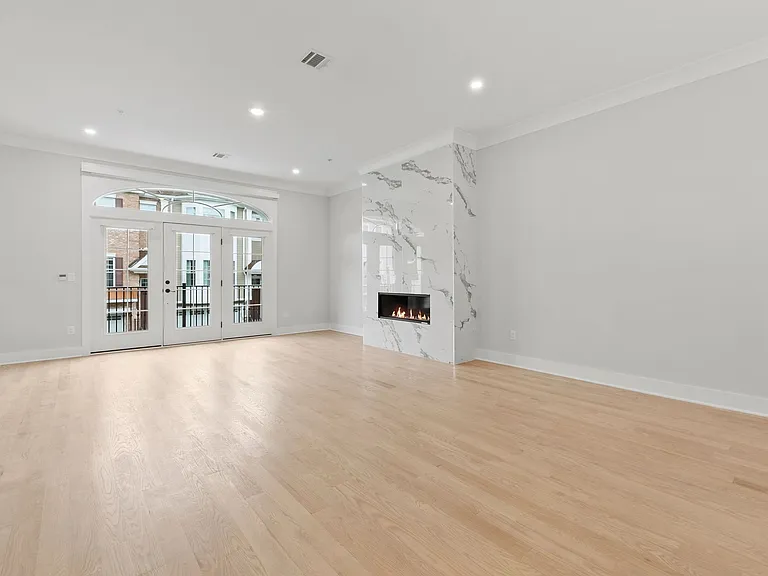 105 Brandon Ct — Photo 11