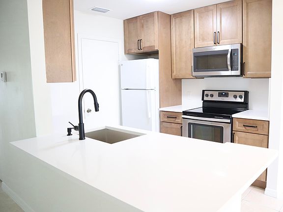 5th image of 815 W Boynton Beach Boulevard #7-204
