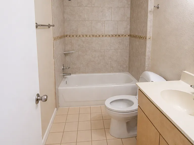 112 River Hills Dr — Photo 5