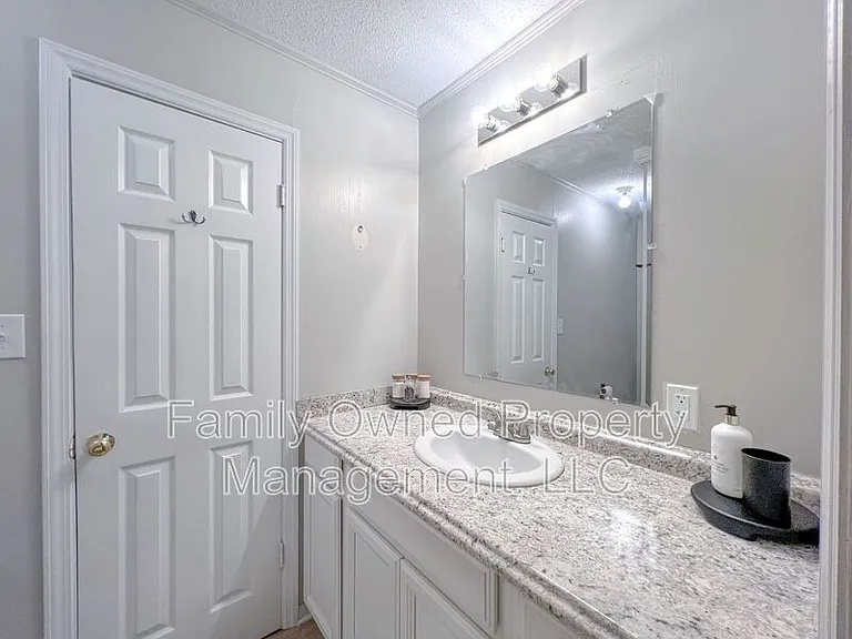 806B N Magnolia St — Photo 16