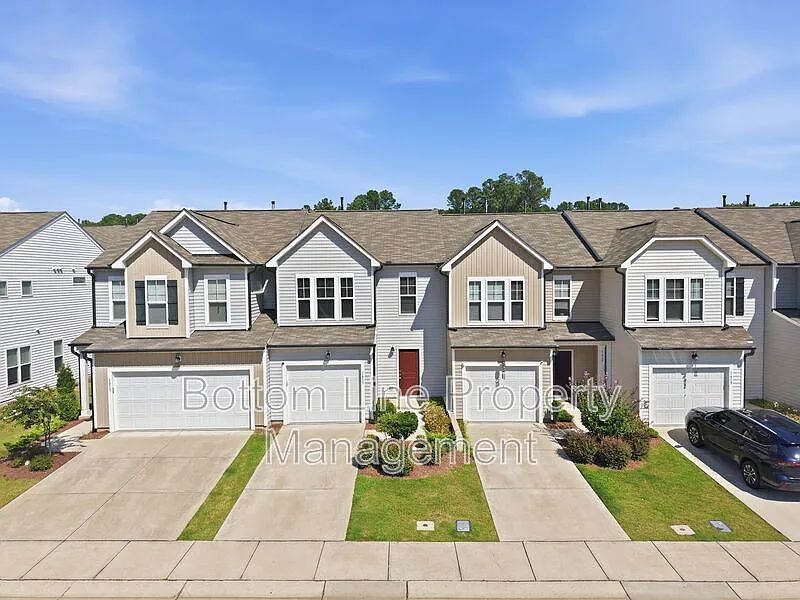 3 bed, 2.5 bath, 1598 sqft, $1,875 — Photo 4