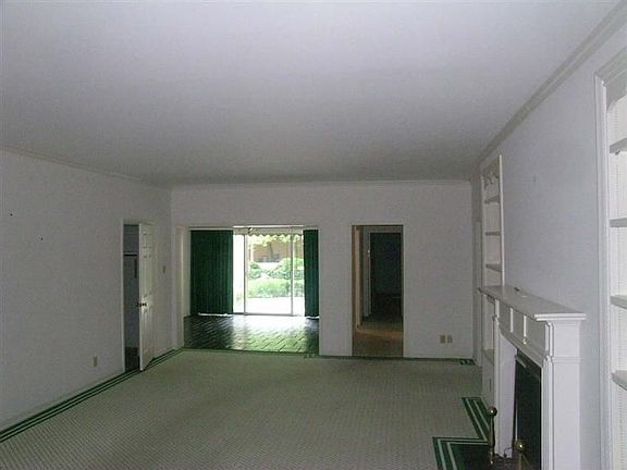 4th image of 132 S Ashland Ave APT 2