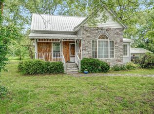 719 S Walnut St, Mount Vernon, MO 65712