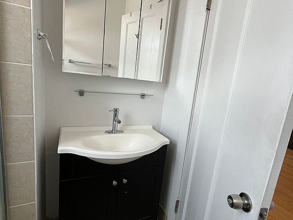 5th image of 4354 N Ashland Ave APT 310