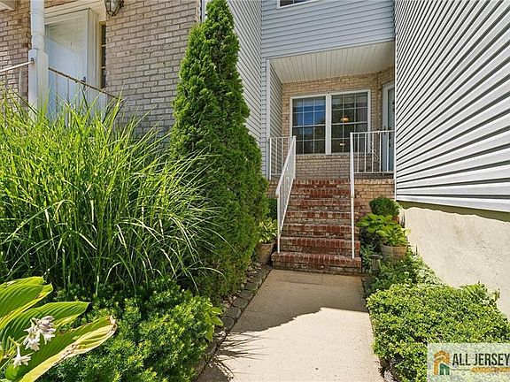 2nd image of 40 Lakeview Dr