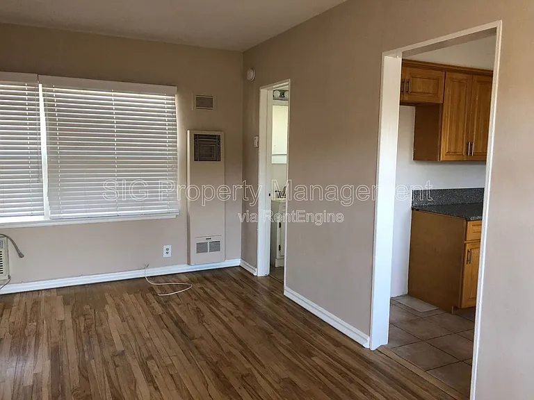 709 S Louise St #A — Photo 7