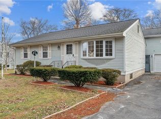 12 Carriage Dr, Clinton, CT 06413