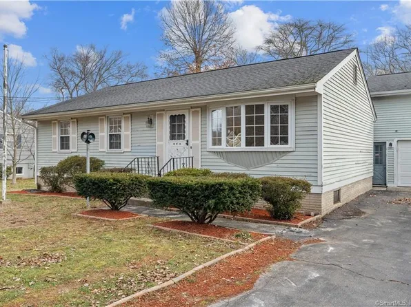 12 Carriage Drive, Clinton, CT 06413