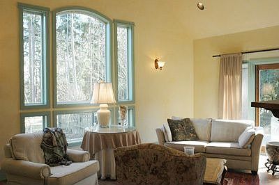 Cozy up in the inviting livingroom.