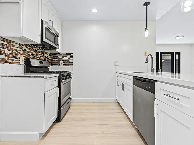 2121 Beloit Ave #112 — Photo 6