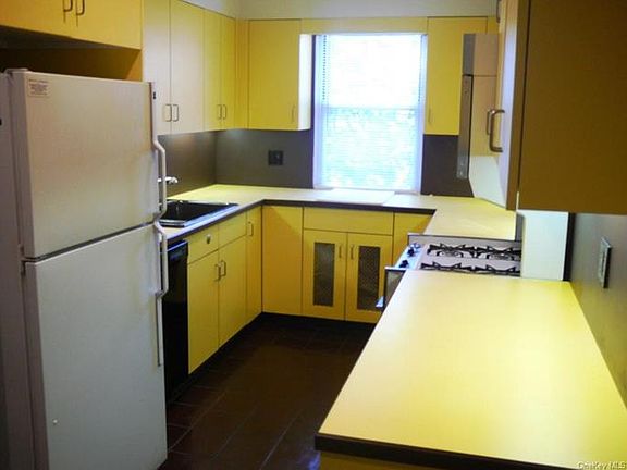 4th image of 4 Bryant Cres