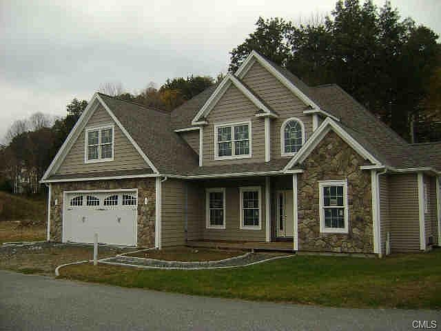 2nd image of 2 Hardwood Cir #2