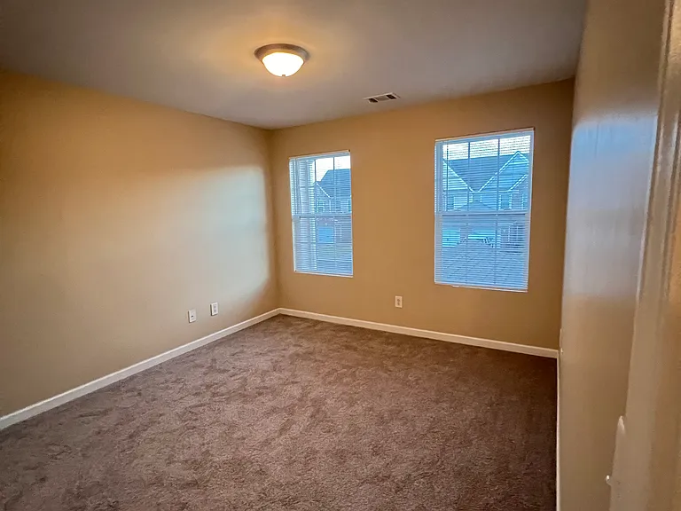 321 Village Dr — Photo 27
