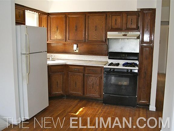 5th image of 9027 52nd Ave