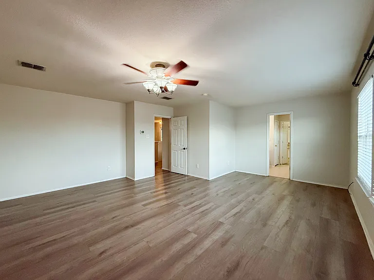 1916 Silver Leaf Dr — Photo 31