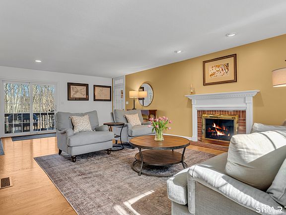 3rd image of 322 Willow Road