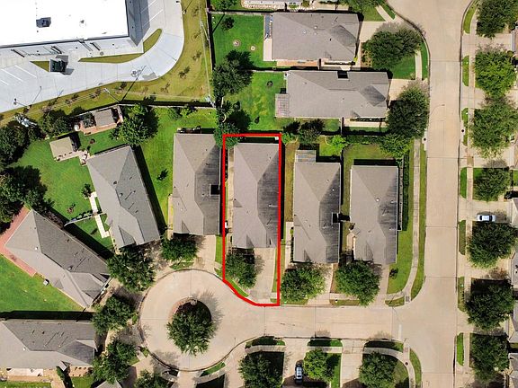 3rd image of 4910 Augusta Pointe Ct