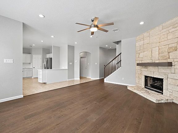 4th image of 805 Bedford Ct