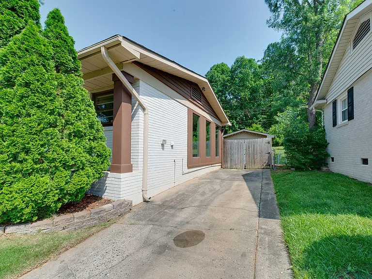 3921 Sheffield Dr — Photo 50