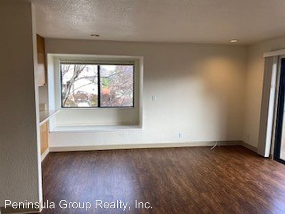 3rd image of 661 W Franklin St APT B