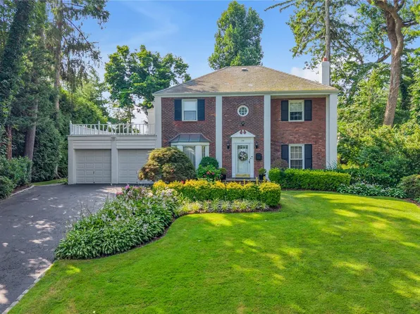 34 Soundview Crest, Manhasset, NY 11030