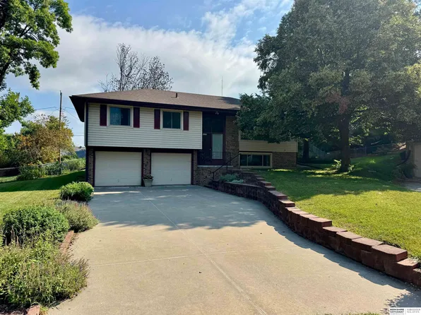 4337 N 81st Avenue Cir, Omaha, NE 68134