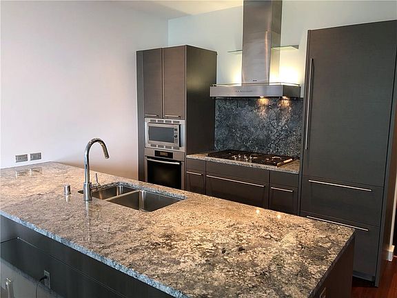 2nd image of 2900 McKinnon St APT 2900