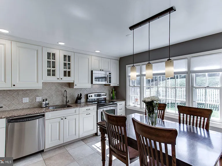 7510 Shadywood Rd — Photo 14