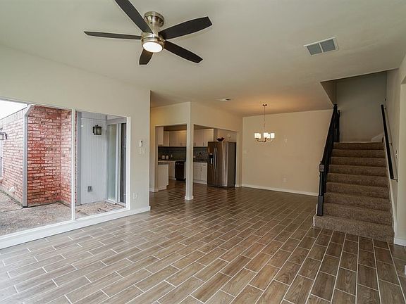 4th image of 429 E Fair Harbor Ln