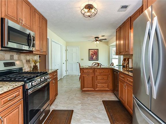 2nd image of 3200 Kempton Ct