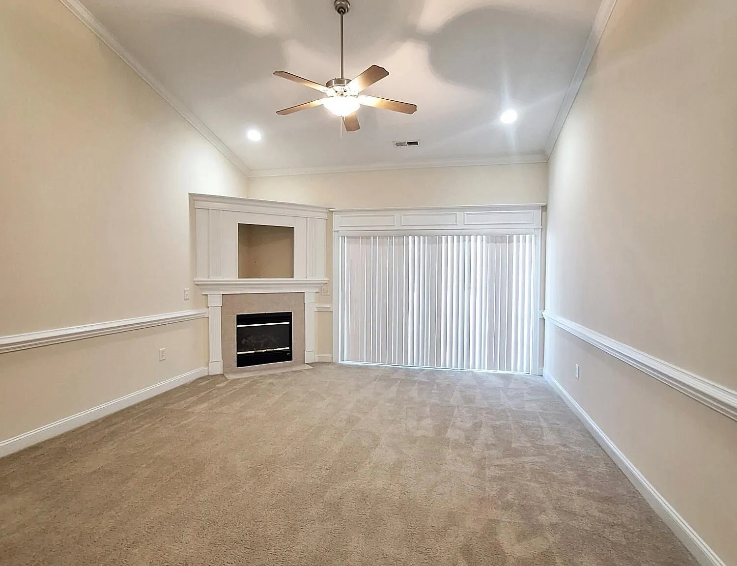 3 bed, 3.0 bath, $2,000 — Photo 4