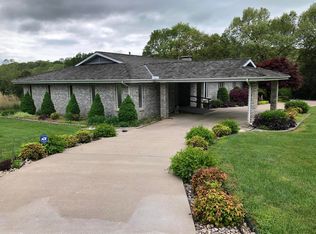 375 Glenwood Cir, Cassville, MO 65625