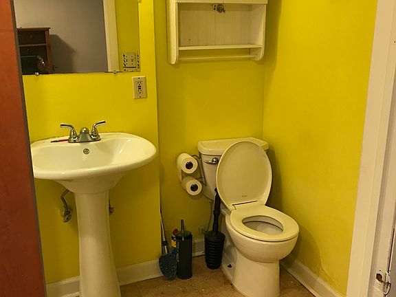 3rd image of 1828 Sunset Dr