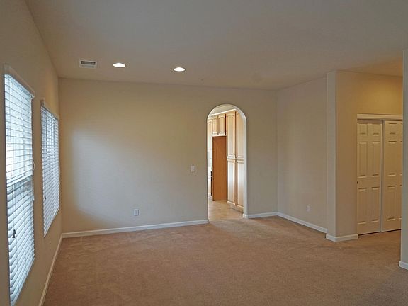 5th image of 307 Homewood Ct