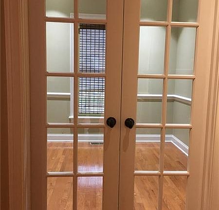 5th image of 204 Linehan Pl