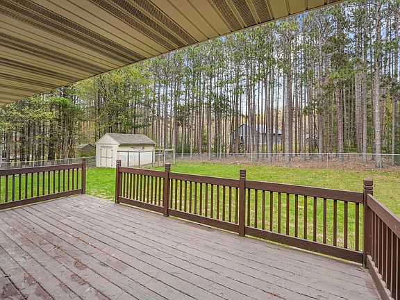 3rd image of 9239 Evergreen Dr