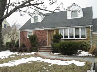 8 Dorothy Dr, Syosset, NY 11791
