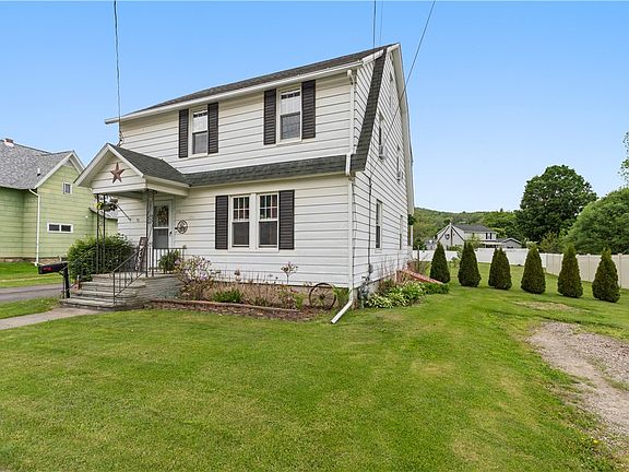 2nd image of 32 Elm St