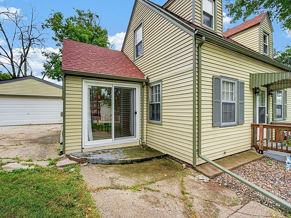 3rd image of 4303 SW 9th St
