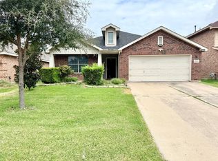 2812 Park Place Dr, Grand Prairie, TX 75052