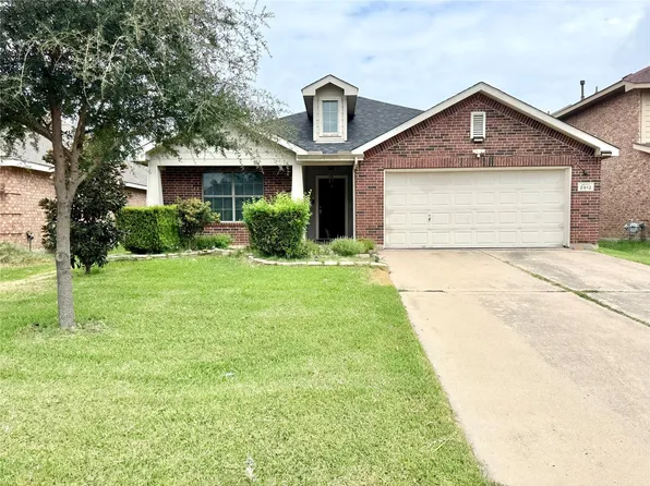 2812 Park Place Dr, Grand Prairie, TX 75052