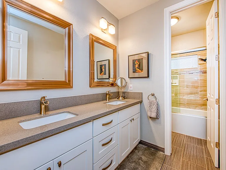 10234 N Rowell Ave — Photo 20