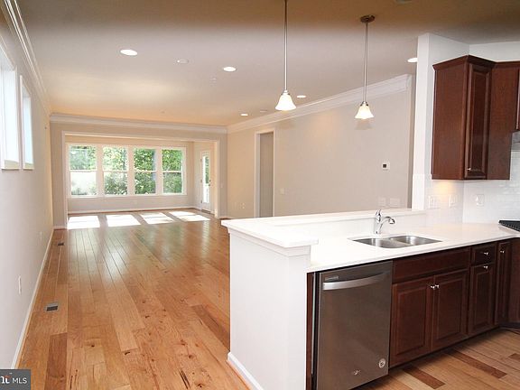 5th image of 6005 Avery Point Dr
