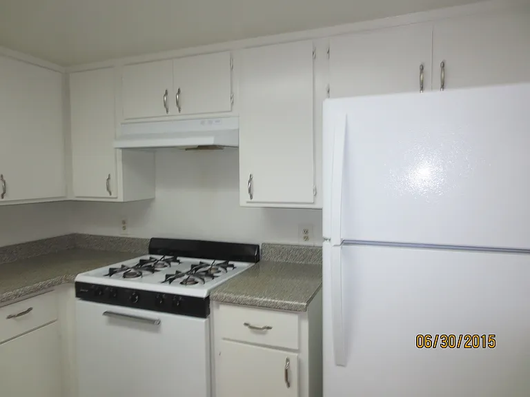 1833 N Kingsley Dr #5 — Photo 2