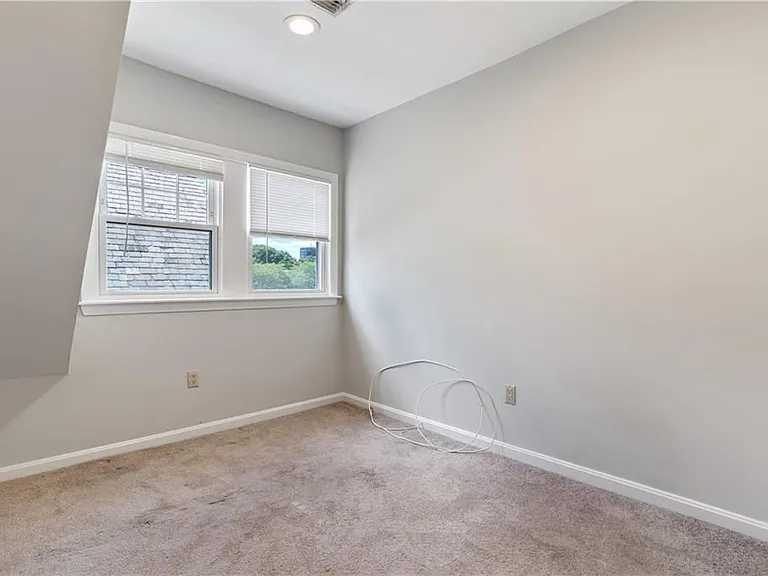 157 Irving Ave — Photo 20