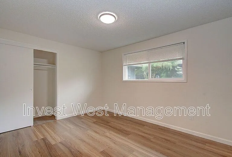 2920B Harney St — Photo 32