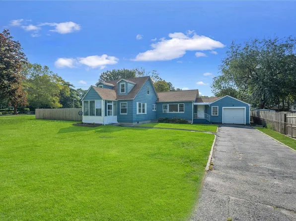 78 Linden Ln, Shirley, NY 11967