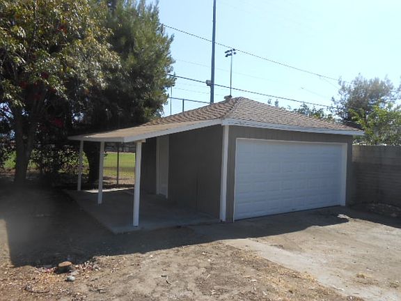 Garage & Covered Patio