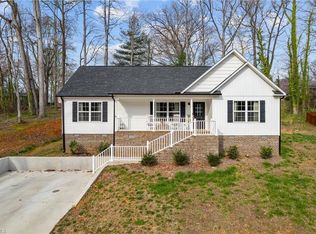 1592 Brookdale Dr, Asheboro, NC 27205